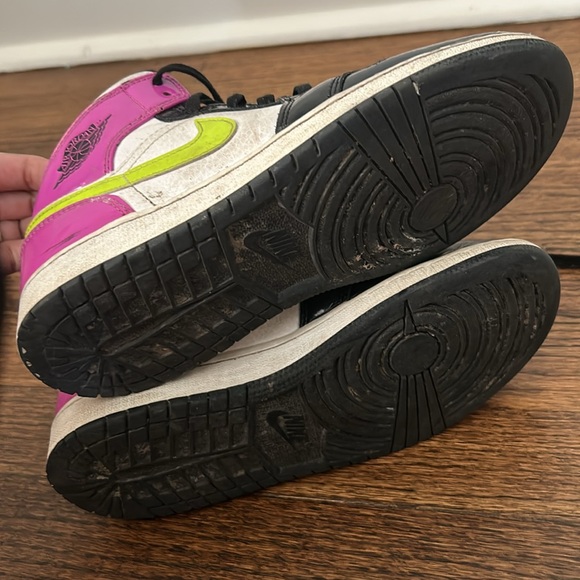 Air jordan mids size 4.5y - Picture 6 of 9